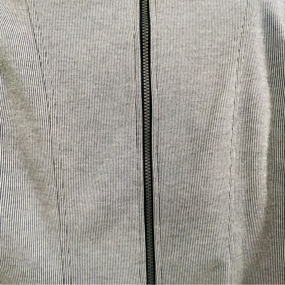 Cabi Grey White Stripe Back Zipper High Low Blazer Jacket Size XS - Picture 7 of 9